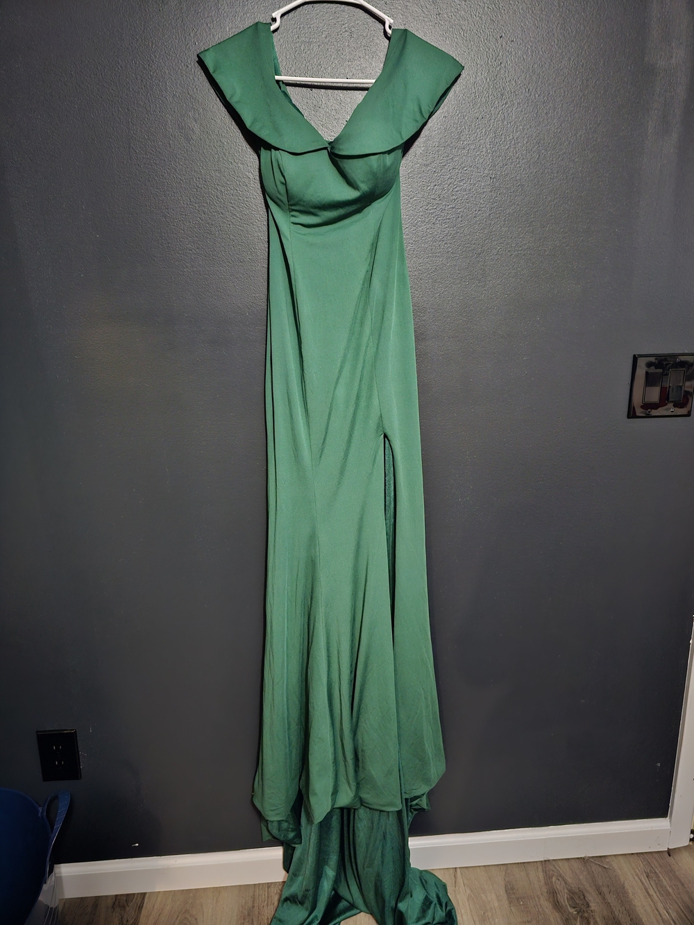 Elegant Green Off-Shoulder Evening Gown